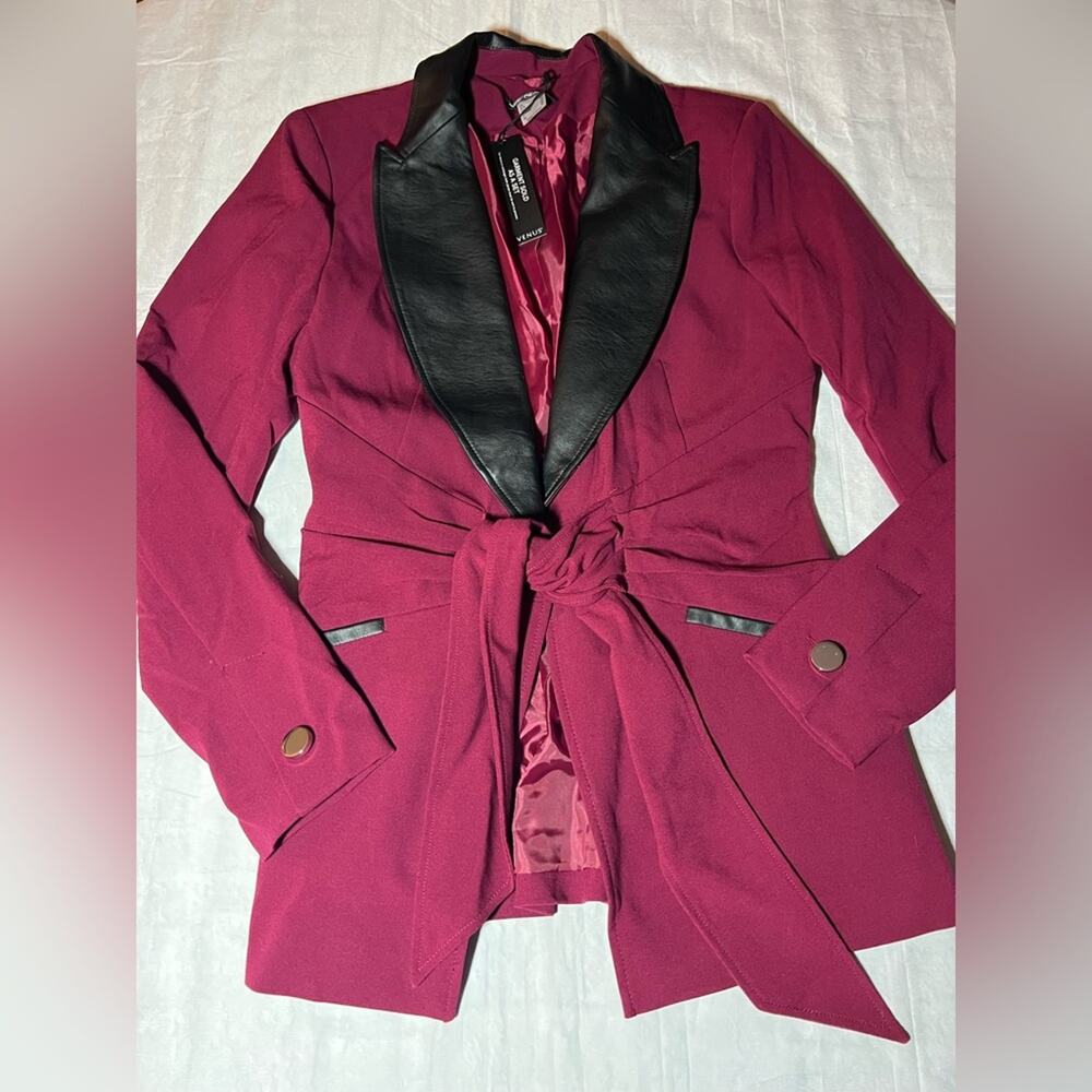 Venus Suit 4 NWT